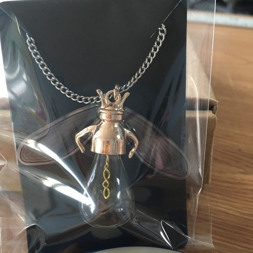 You are a Queen necklace.